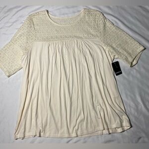 NWT Size 1 torrid cream 1/2 lace sleeve top with pleating